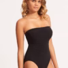 Stay stylish and supported with the Seafolly Sea Dive DD Bandeau One Piece. Featuring underwire, gripper tape, and hidden mesh for a sleek, secure fit.